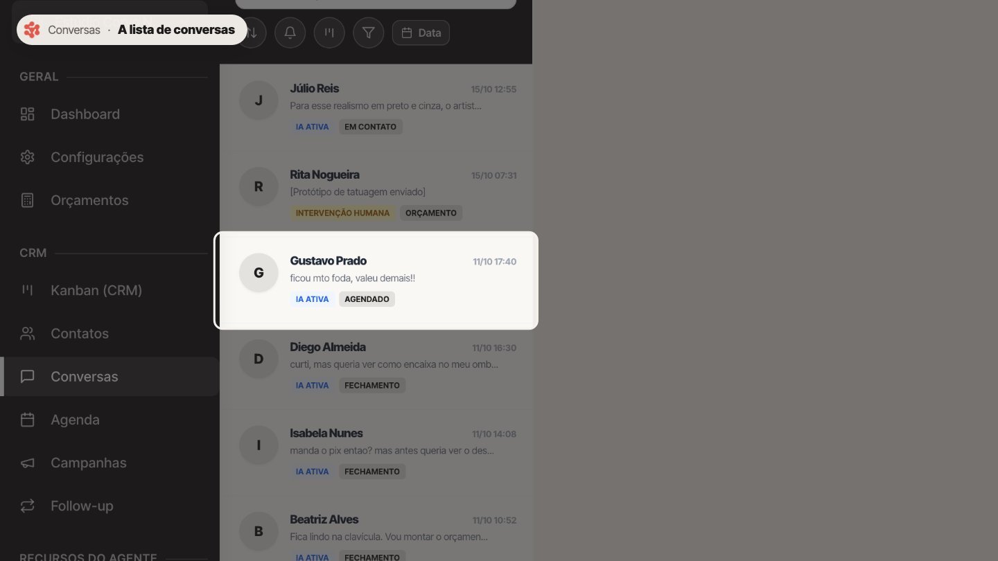 Cada conversa mostra a última mensagem, se a IA está ativa e em que etapa do funil o lead está.