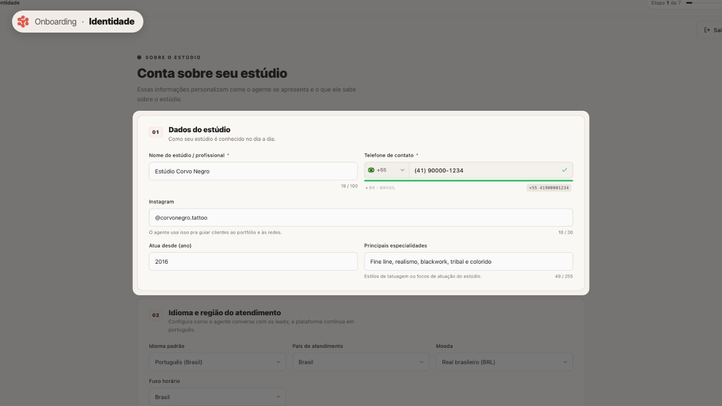 Em Identidade, informe o nome do estúdio, o telefone, o Instagram e as especialidades. O agente usa isso para se apresentar.